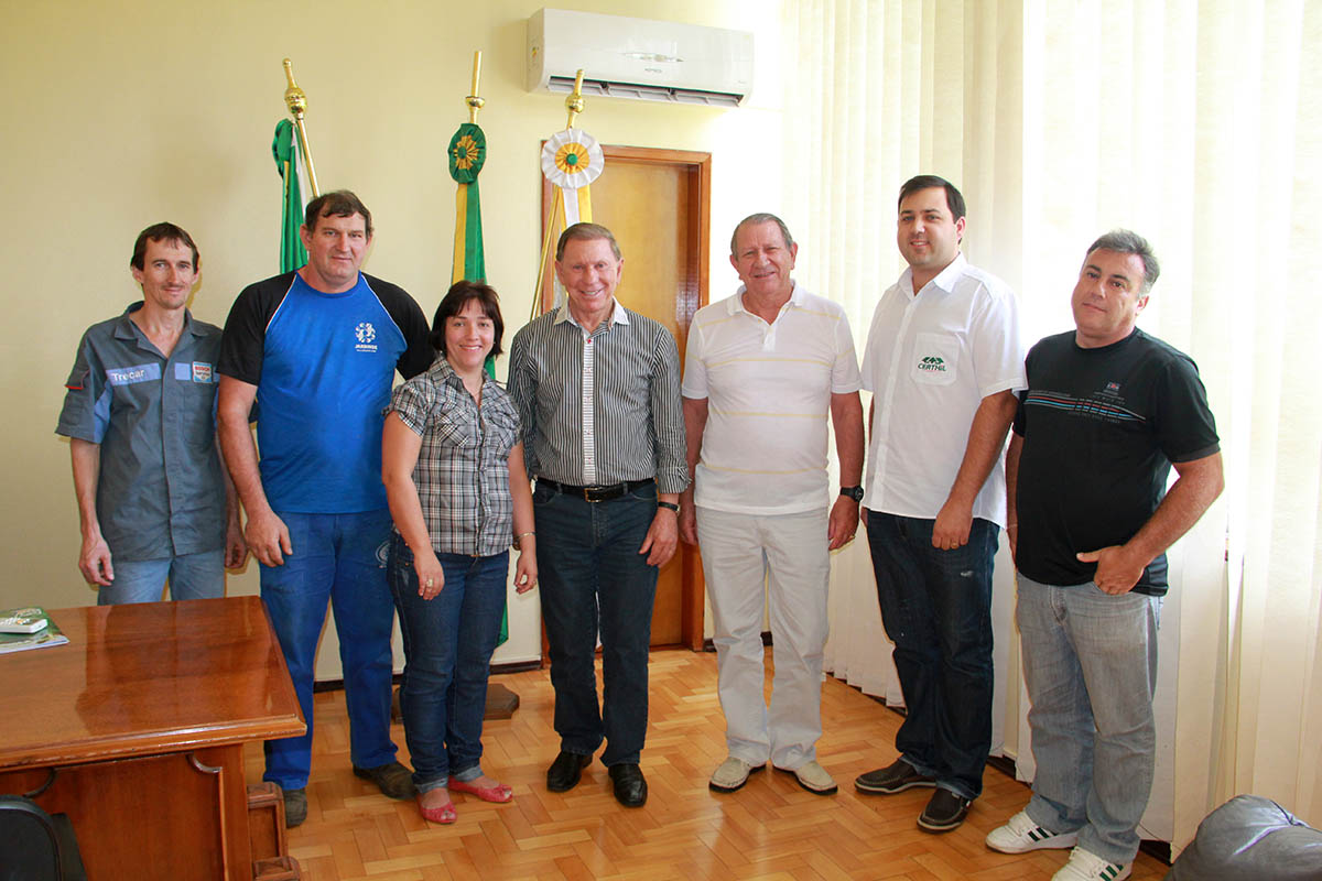 PREFEITO SE REÚNE COM MORADORES DO BAIRRO SOL NASCENTE